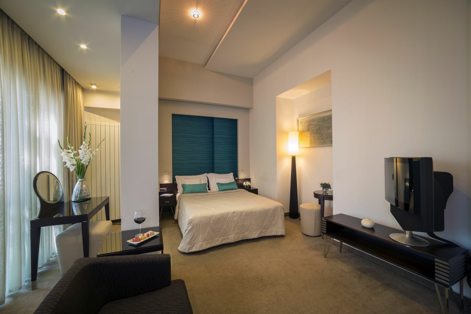 Boutique Townhouse 27 Hotel 4*